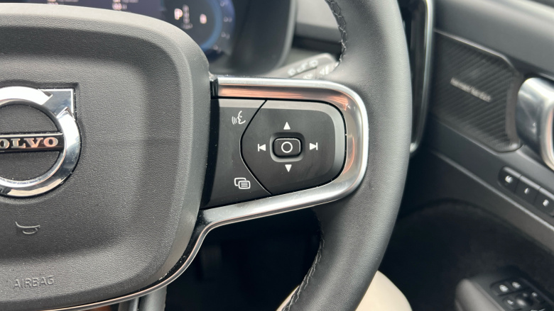 Volvo XC40 2.0 B3P Ultra Dark 5dr Auto Petrol Estate